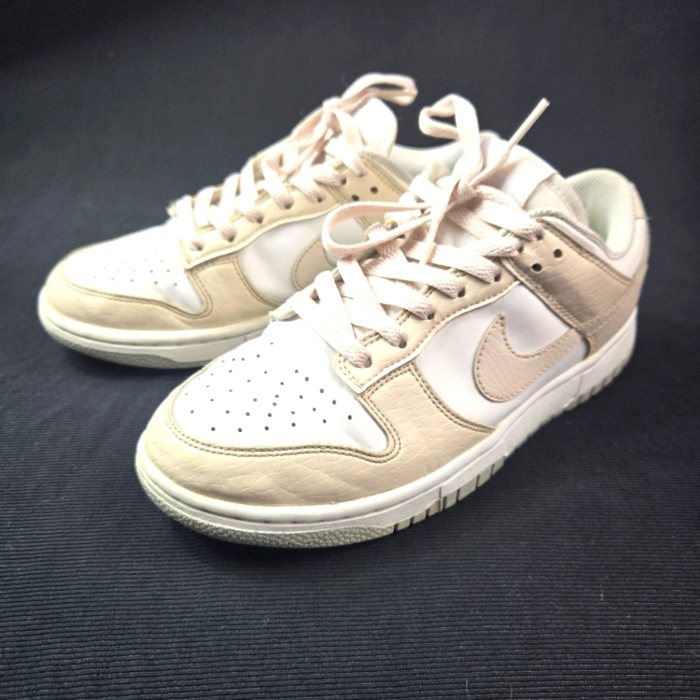 Nike Wome's W Dunk Low DN1431-100 White Size 7.5 - Picture 1 of 8